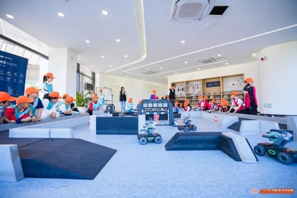 蘇州三六六青少年社會(huì)實(shí)踐課探秘?zé)o人機(jī)研學(xué)旅行夏令營(yíng)開(kāi)營(yíng)了