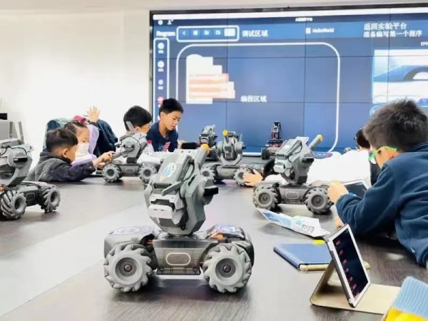 蘇州中小學(xué)生科技無人機(jī)探索暑期夏令營三六六教育社會(huì)實(shí)踐課報(bào)名