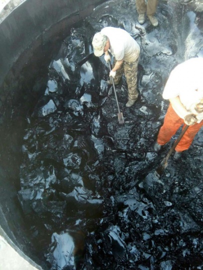 回收瀝青 回收工程剩余瀝青 專業(yè)清理瀝青罐