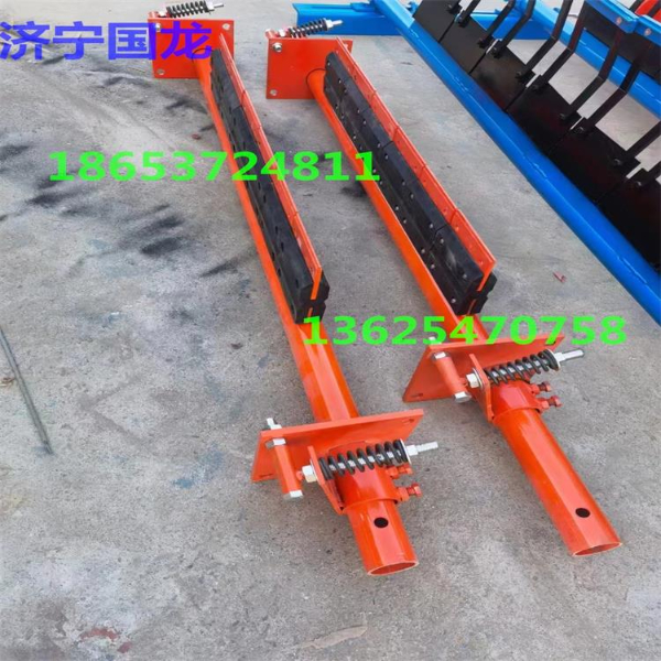 輸送帶H型清掃器 調(diào)節(jié)壓力 買清掃器來向上金品 輸送帶H型清掃器 調(diào)節(jié)壓力 買清掃器來向上金品